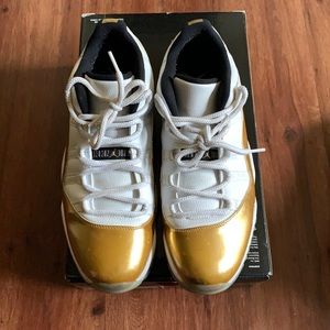 Nike Jordan 11 Low. Gold Toe